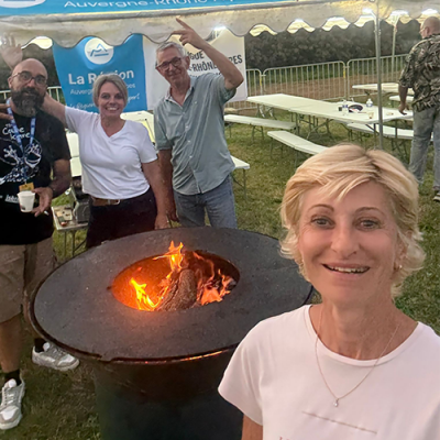 Manuel, Philippe,Nadège et Laurence au brasero
