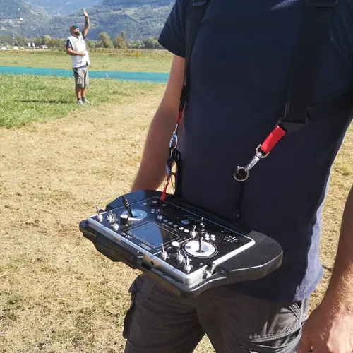 La télécommande du pilote Nicolas Cunnac